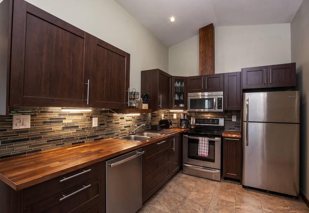 The Best 2 Bedrooms Suite In Revelstoke! Екстер'єр фото