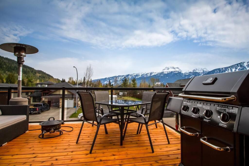 The Best 2 Bedrooms Suite In Revelstoke! Екстер'єр фото