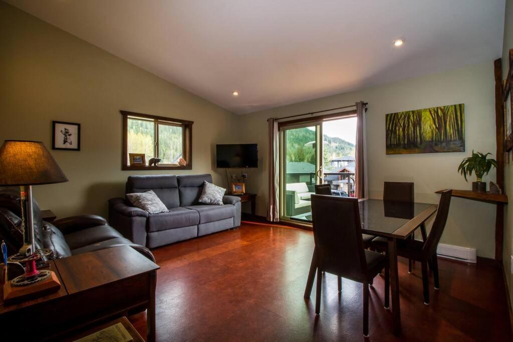 The Best 2 Bedrooms Suite In Revelstoke! Екстер'єр фото