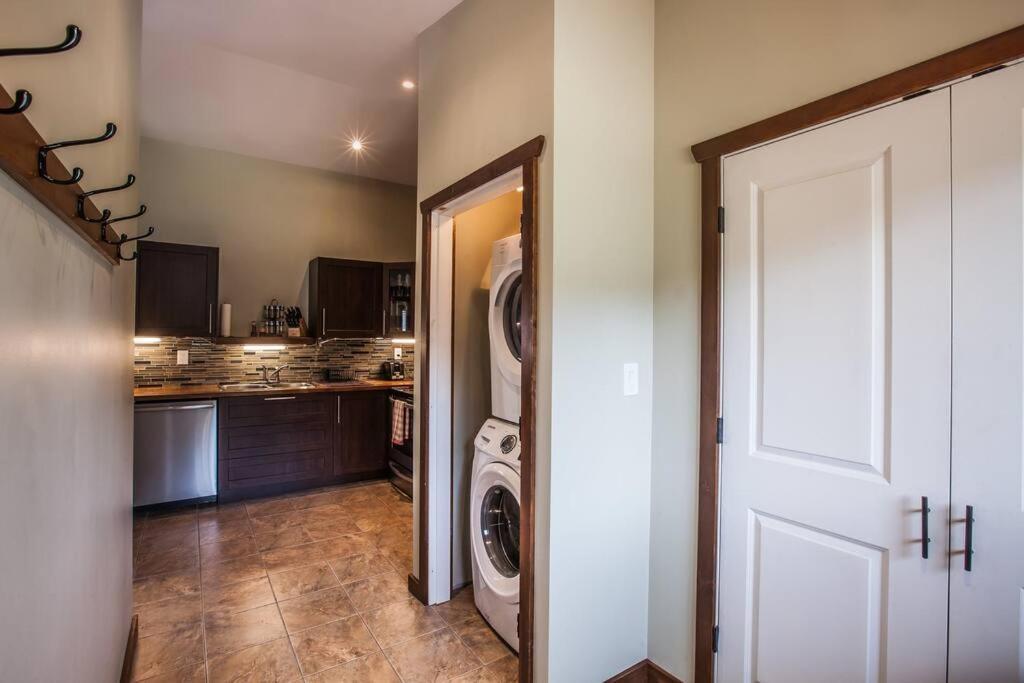 The Best 2 Bedrooms Suite In Revelstoke! Екстер'єр фото