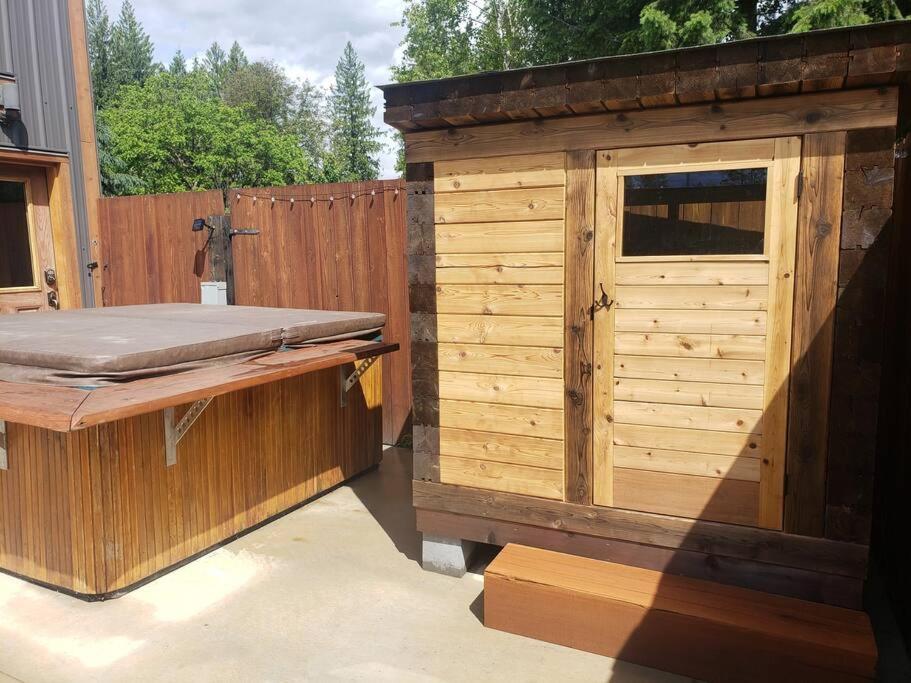 The Best 2 Bedrooms Suite In Revelstoke! Екстер'єр фото