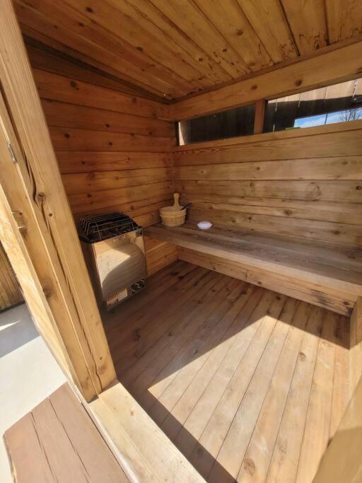 The Best 2 Bedrooms Suite In Revelstoke! Екстер'єр фото